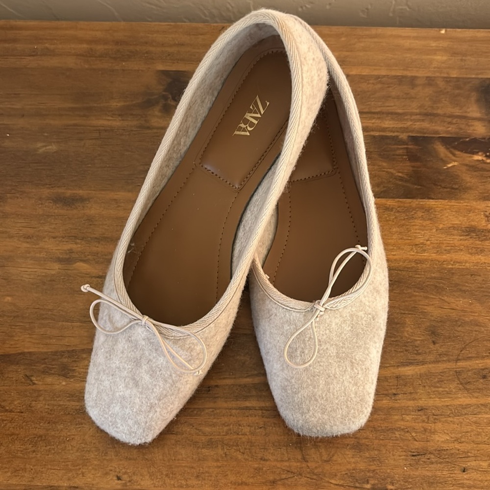 Zara Soft Beige Ballet Flats with Bow Detail - Picture 1 of 5